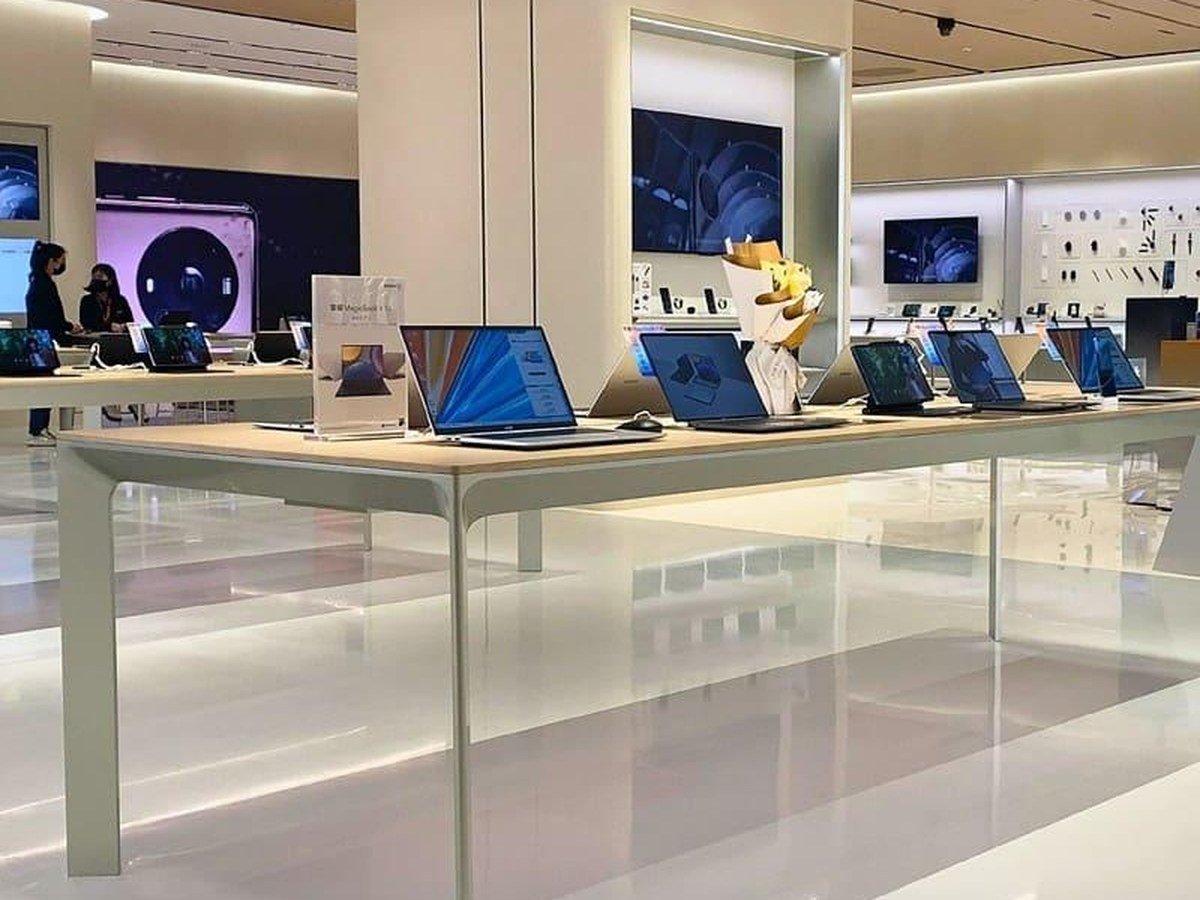 Glass display counter in a modern electronics store